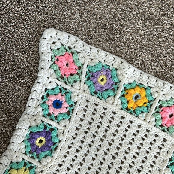 Vintage Hand Crocheted Granny Floral Cottagecore Boho Throw Blanket Afghan - Picture 6 of 11